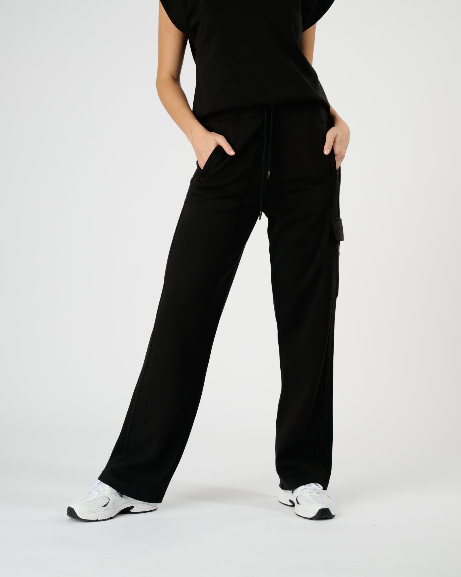 Women Foundation Cargo Joggers Black